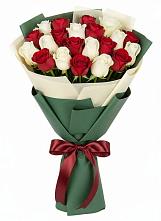 Букет Микс из красных и белых роз в Разумном