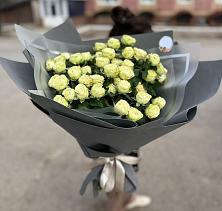 Букет Белые кустовые розы Солинеро в Разумном