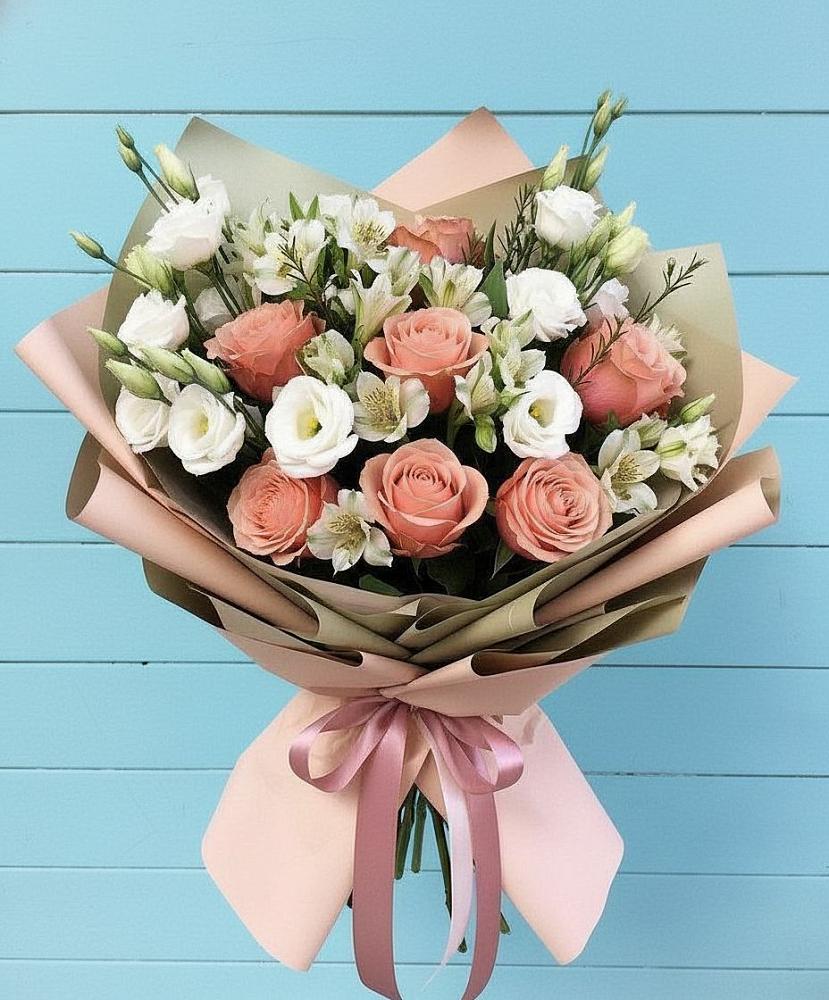 Букет цветов из: Розы, Альстромерии и Лизиантусы в Разумном