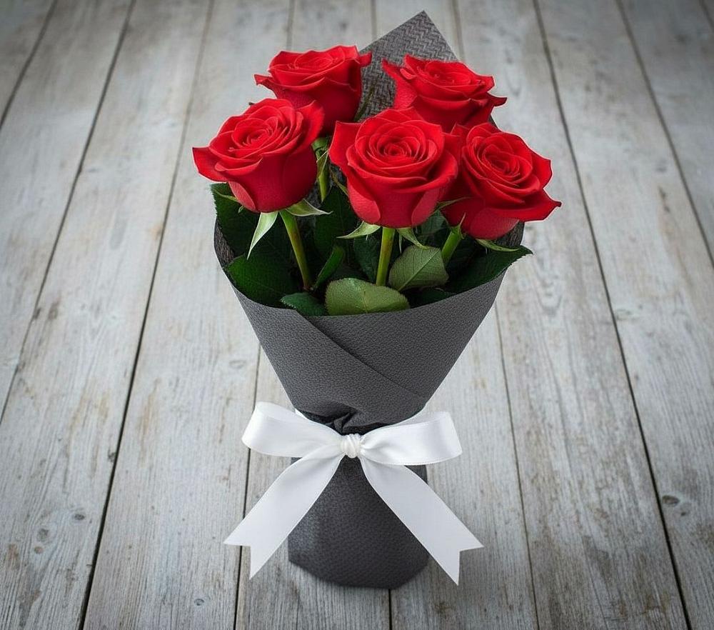 Букет 5 Красных роз Эдлесс Лав в Разумном