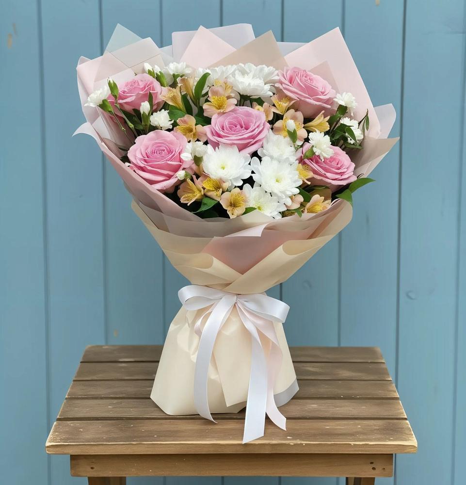 Букет цветов из: Гвоздики, Орхидеи и Розы в Разумном