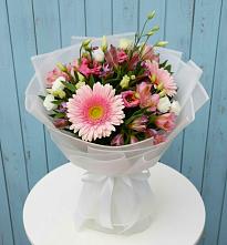 Букет цветов из:  Герберы, Альстромерии и Лизиантусы #REPLACE_PRED# Разумном