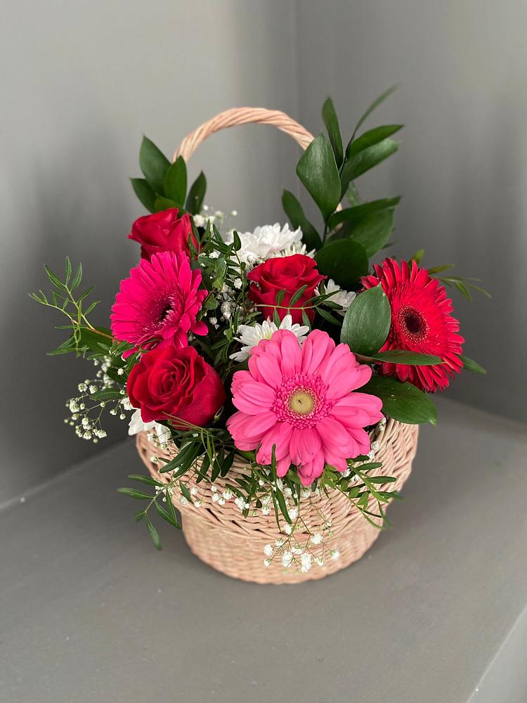 Цветочная композиция из Розы, Хризантемы и Герберы в корзине в Разумном
